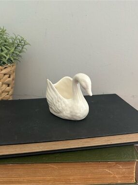 Ceramic kitsch Small White swan planter Tinket Dish vase